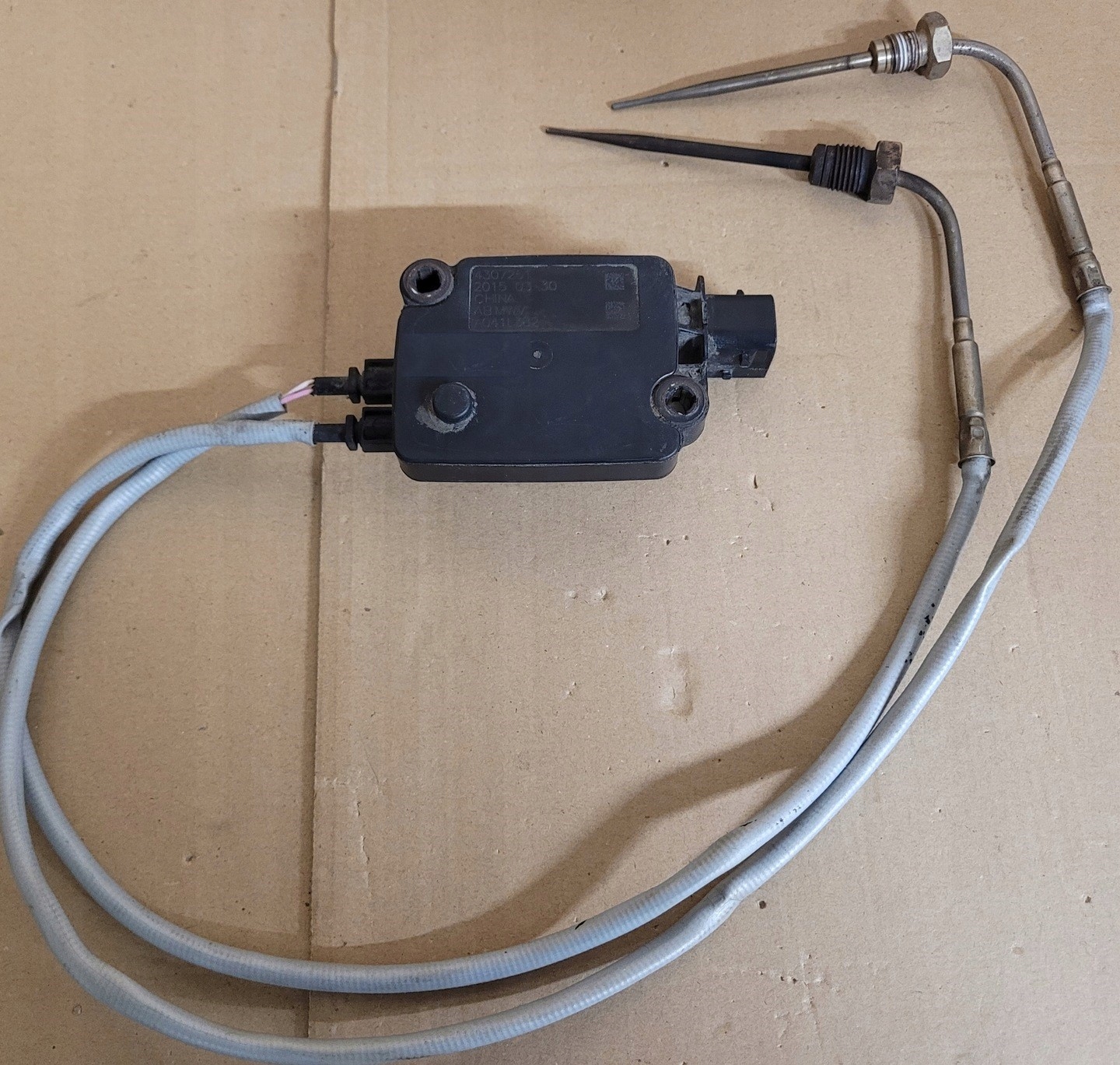 Czujnik 2 czujniki temperatury spalin DAF 106 E6 4307261 2272917 FV